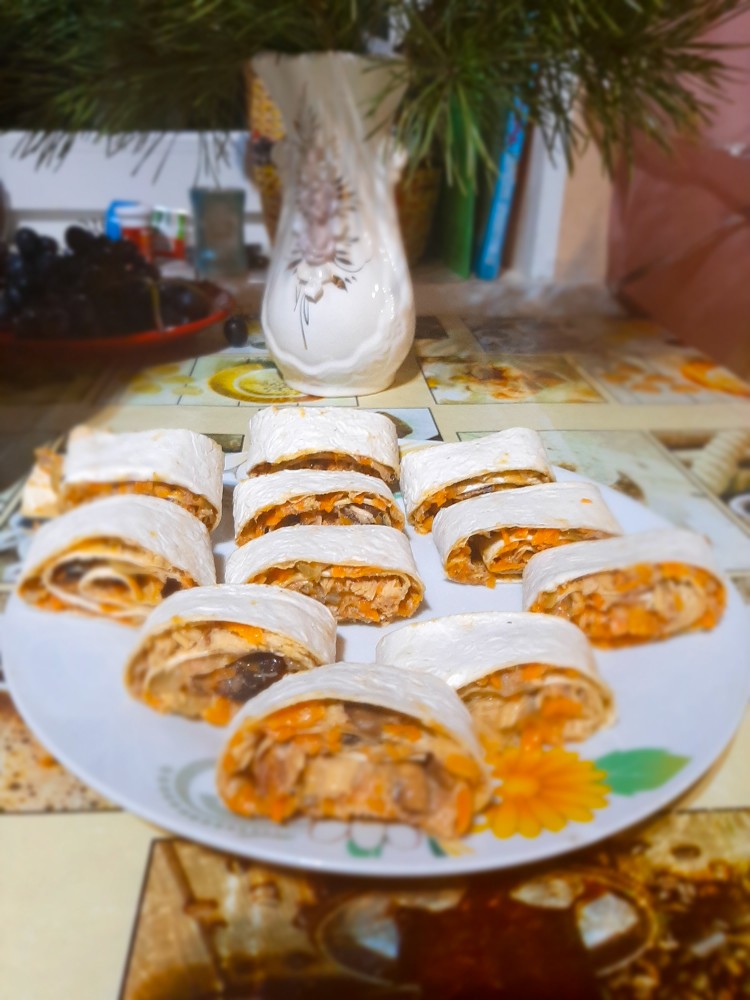 Постные рулетики из консервы со скумбрии