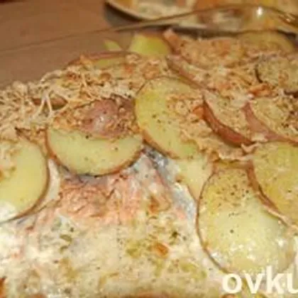 Запеканка из лосося под картофелем