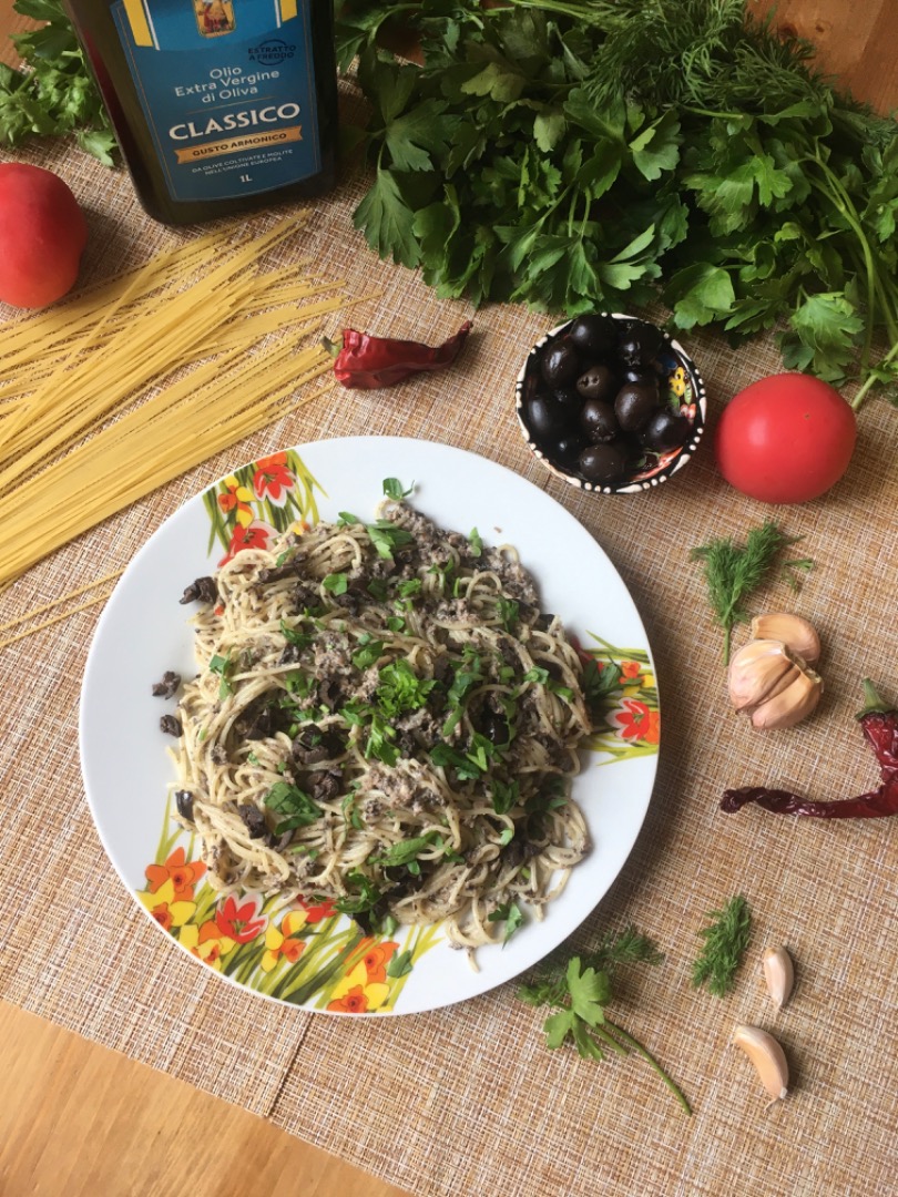 Capellini con funghi e olive