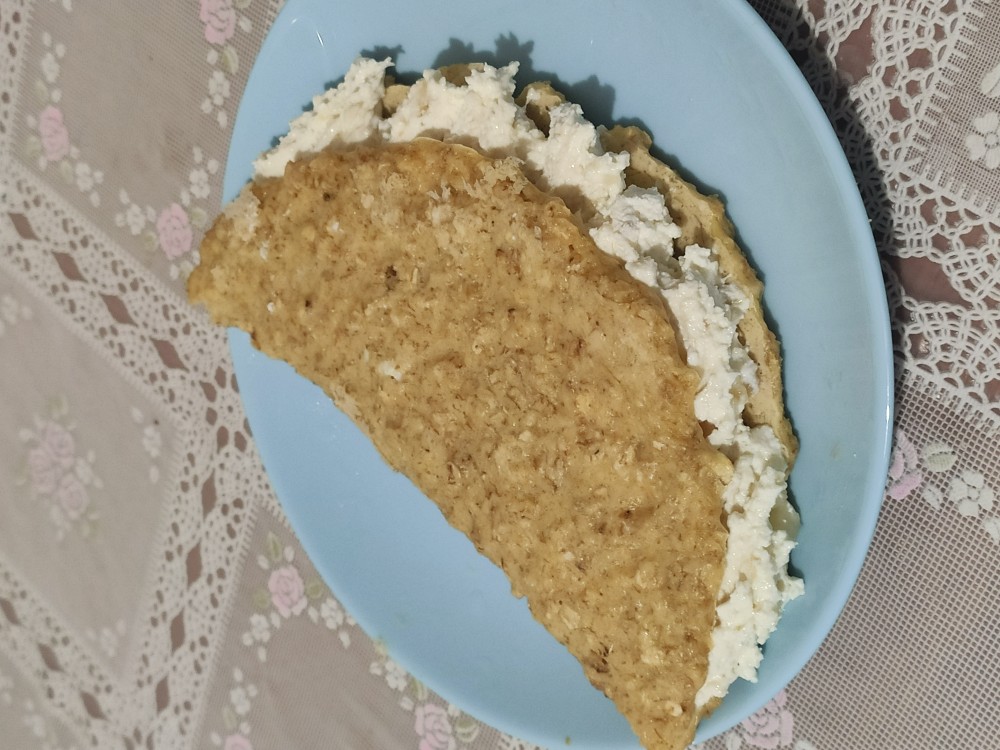 Овсяноблин с творогом, бананом и изюмом