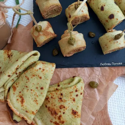 Луковые блинчики с паштетом из куриной печени 