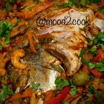 Дорадо в духовке по-арабски фаршированная овощами и морепродуктами 