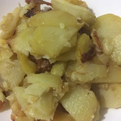 Картофель жареный со свиными шкварочками
