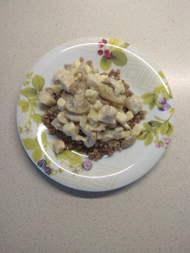 Курица с грибами в сырном соусе