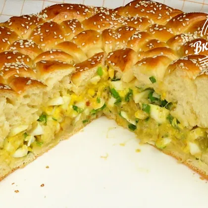 Дрожжевой пирог с зеленым луком и яйцом | Yeast pie with green onions and egg
