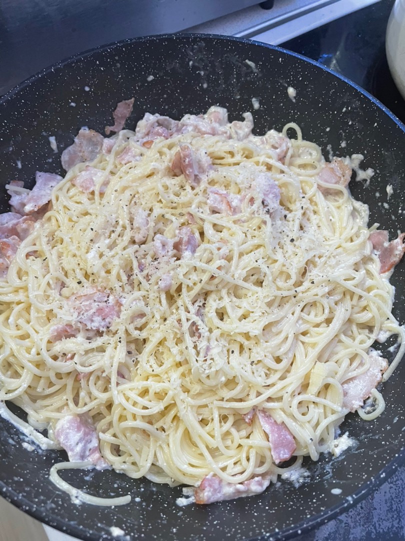 Спагетти «Карбонара» со сливками из мультиварки, рецепт с фото — ремонты-бмв.рф