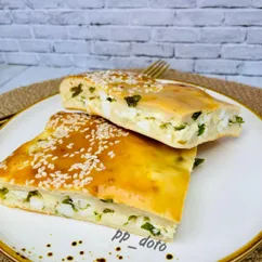 Заливной пирог с зеленым луком и яйцом