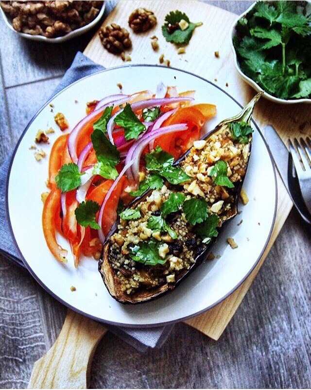 Рецепт фаршированного баклажана с грибами, орехами и кускусом