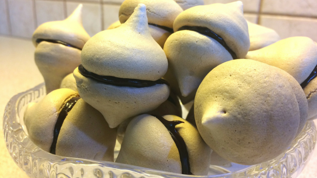 Кофейное безе с шоколадной начинкой