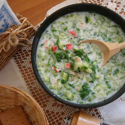 Кефирный суп с крабом и огурцом