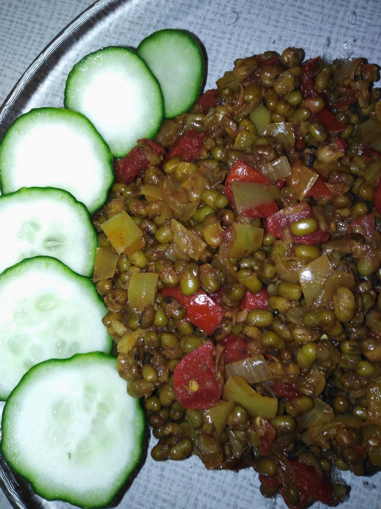 Тёплый салат с машем