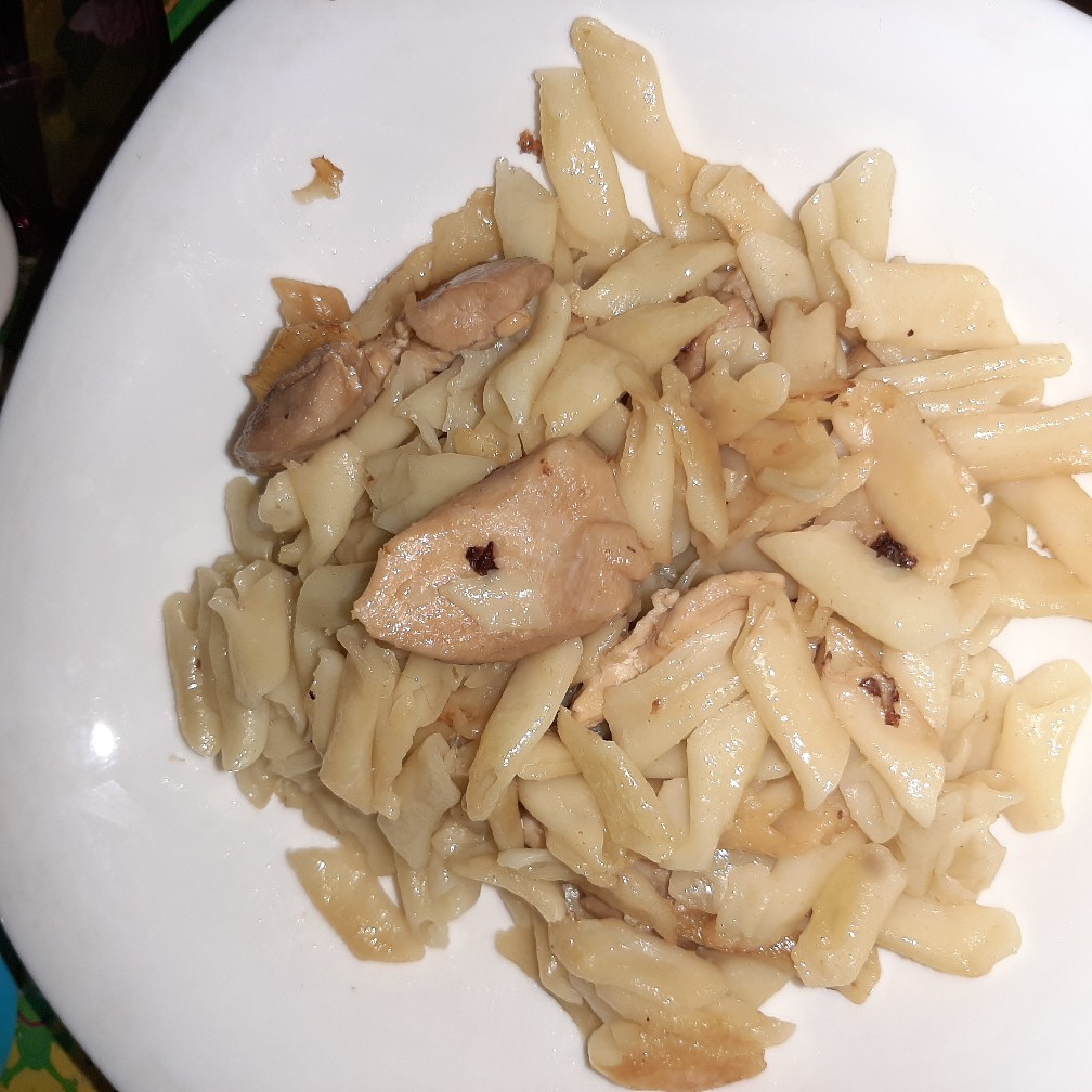 Жареное филе с макаронами