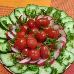 Просто нарезка свежих овощей 🍅🥒