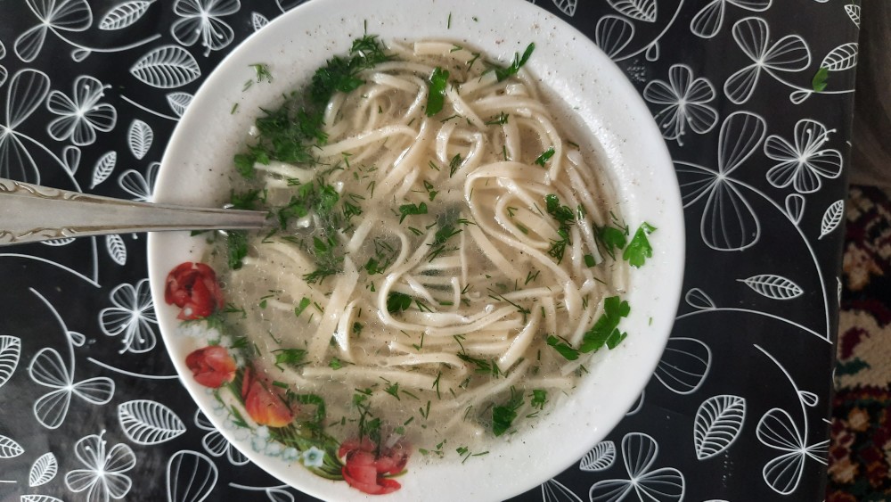 Куриный суп с домашней лапшой — токмач — kormstroytorg.ru