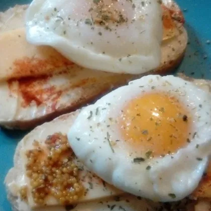 Горячий бутерброд с яйцом