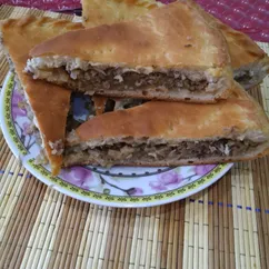 Домашний пирог с капустой и рыбой (скумбрия в масле)