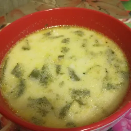 Сливочно-сырный суп с форелью и шпинатом