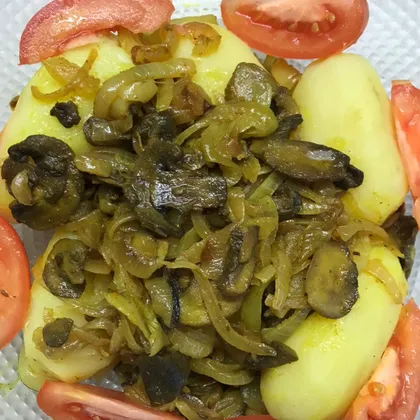 Картофель отварной с грибами и луком