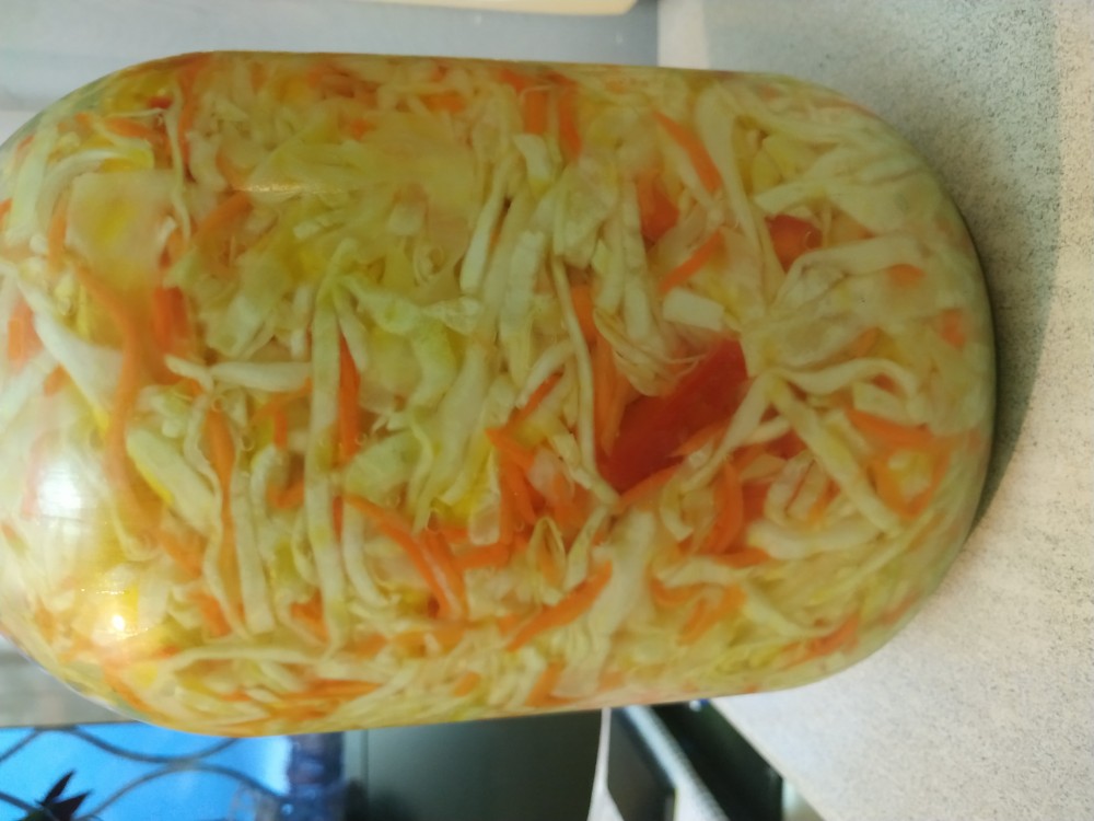 Как приготовить Капустный салат с морковью на зиму в банках пальчики оближешь рецепт пошагово