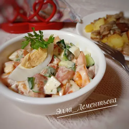 Салат из помидоров, огурцов и яиц