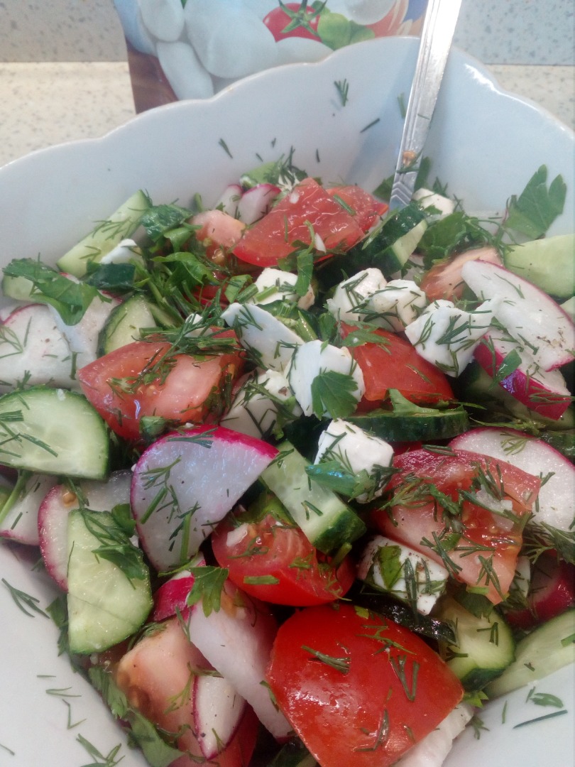 Овощной салат с моцареллой