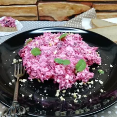 Свёкла с черносливом, чесноком, орешками и творогом