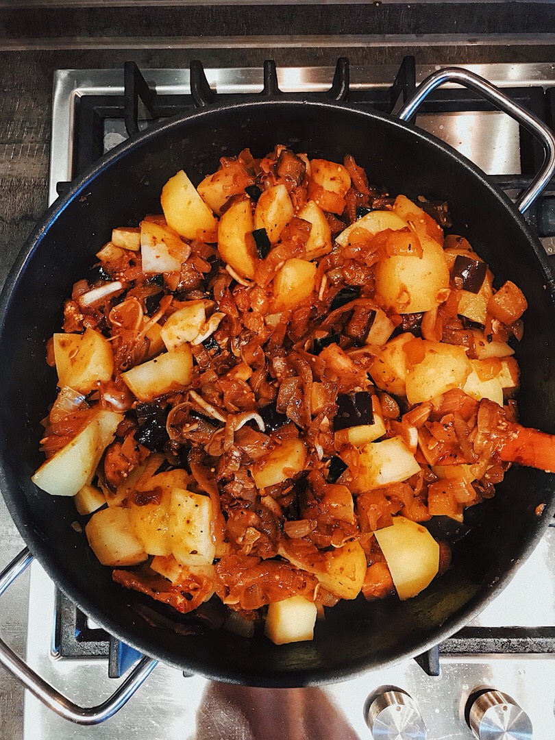 Жаркое по-домашнему с кабачками и картофелем