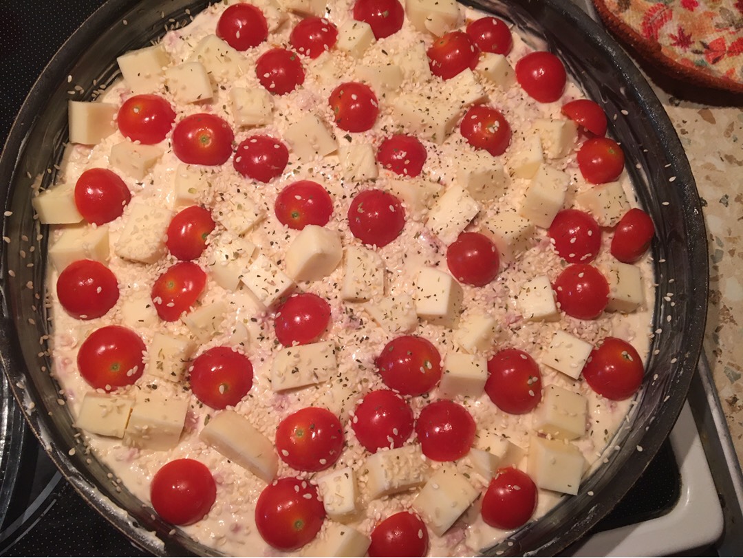 Пирог с окороком,помидорами и сыром