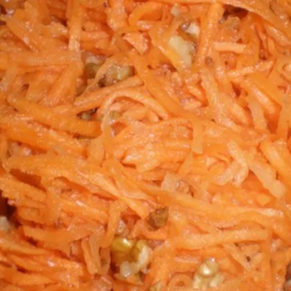 Салат из моркови с чесноком и грецкими орехами