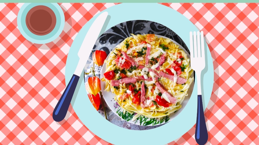 Быстрый завтрак из макарон с овощами и грибами