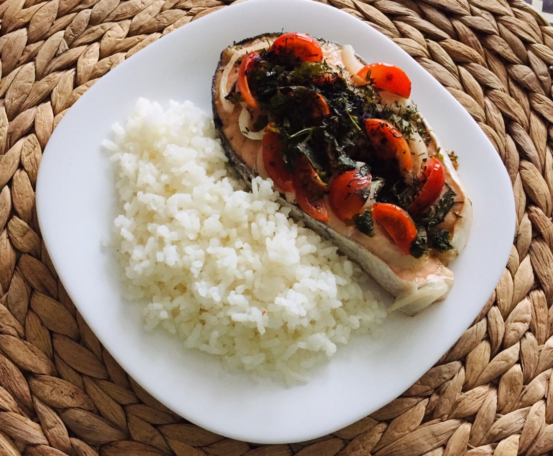 Запечённая семга с лаймом, томатами и зеленью😋