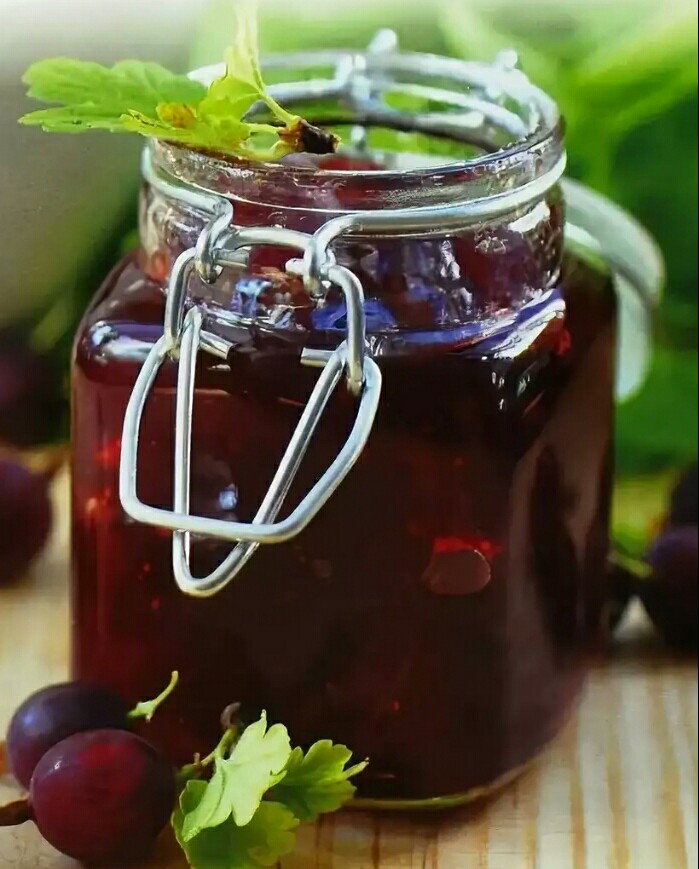 Варенье из крыжовника, вишни и банана 😋