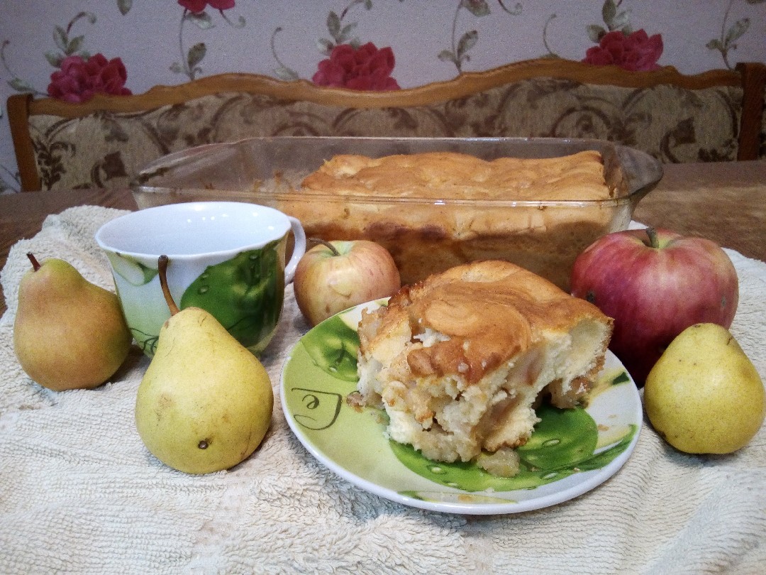 Шарлотка с карамелизированными яблоками