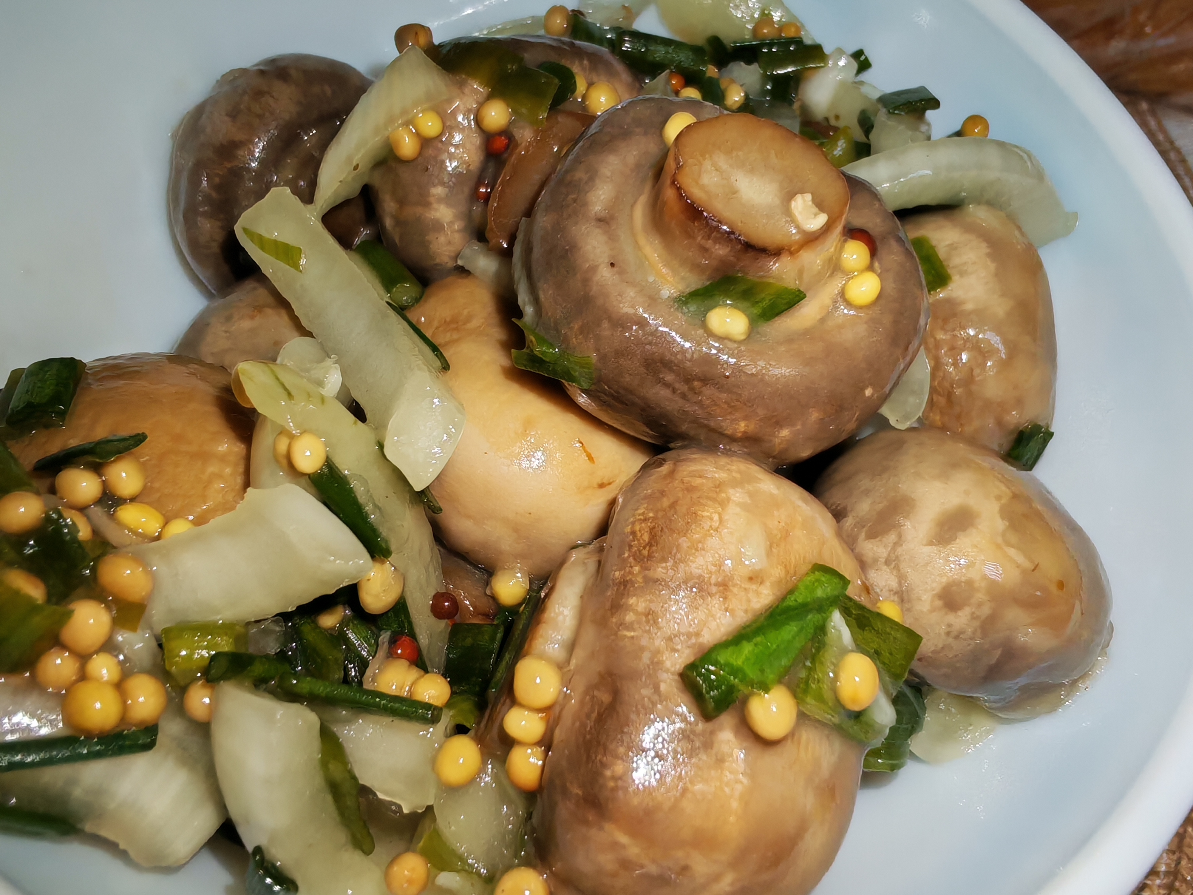Шампиньоны маринованные