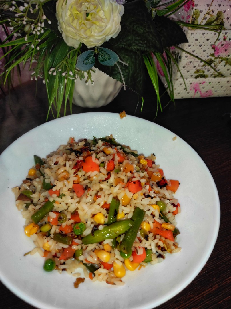 Быстрый рис с овощной смесью
