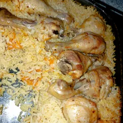 Голени с рисом, луком и морковью в духовке