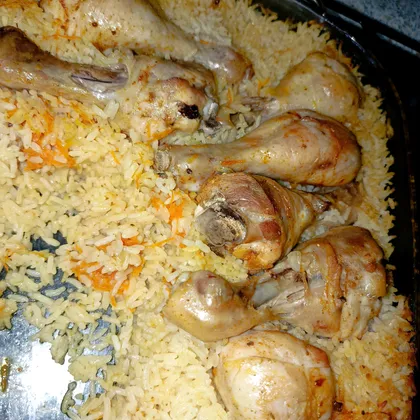 Голени с рисом, луком и морковью в духовке
