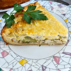 Киш на творожном тесте с курицей, шампиньонами и брокколи