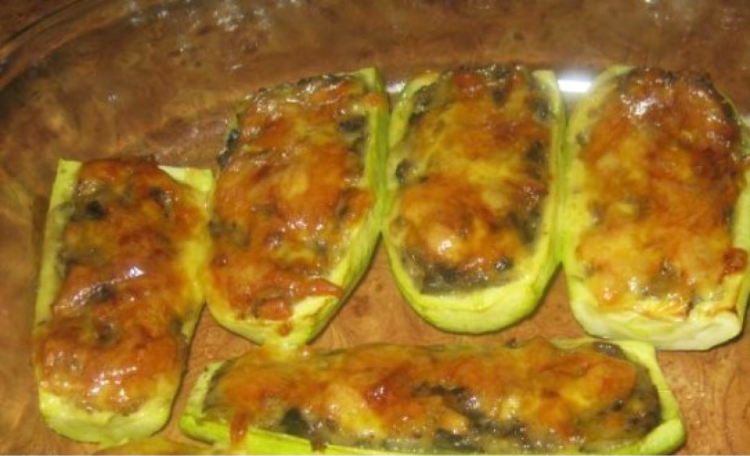 Кабачковые лодочки с грибами
