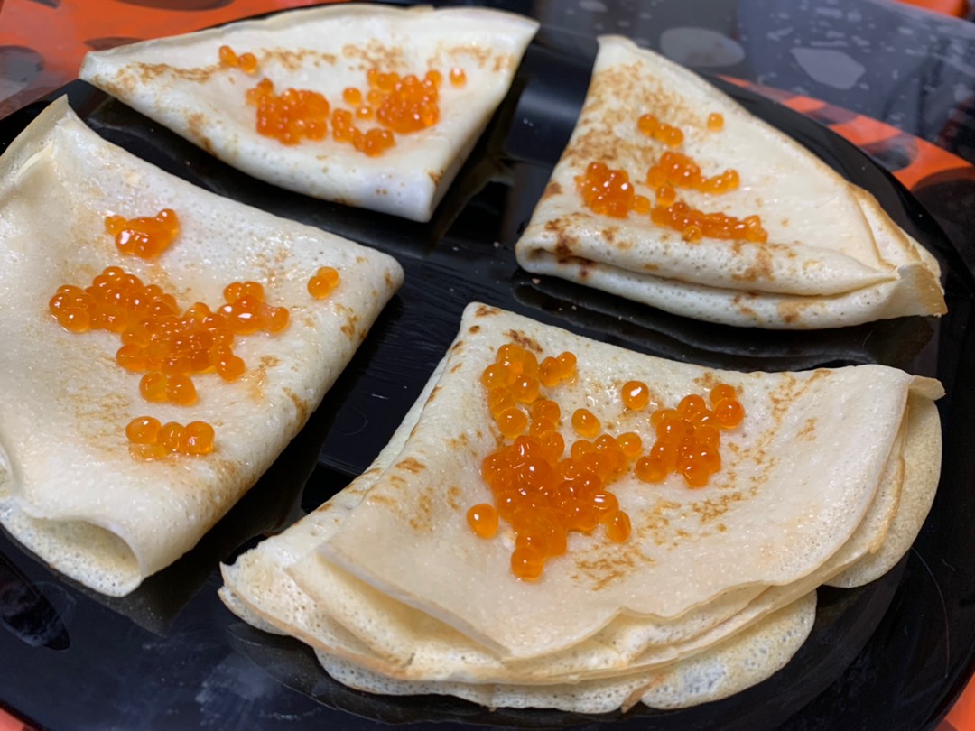 Блинчики с икрой и шоколадом