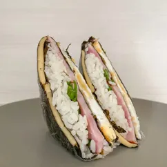 Онигирадзу (рисовый сэндвич)🥪