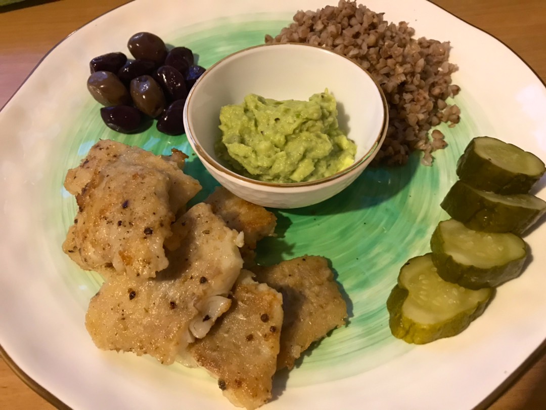 Соус из авокадо к жареному минтаю