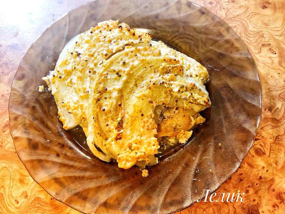 Запеченная горбуша под луковой шубой