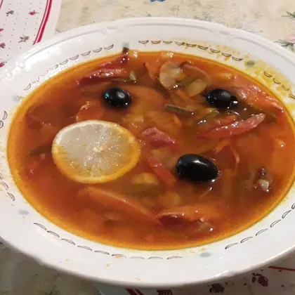 Солянка (суп) с копченой курицей
