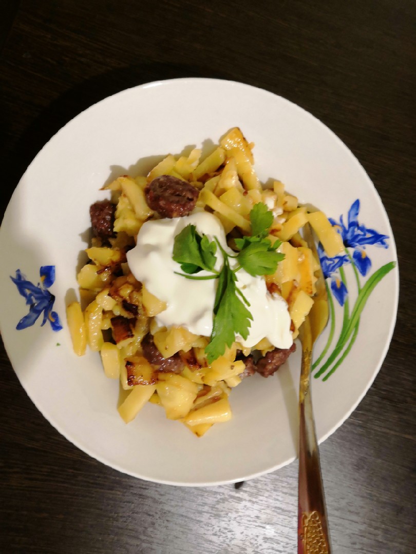 Картошечка жареная с колбасками