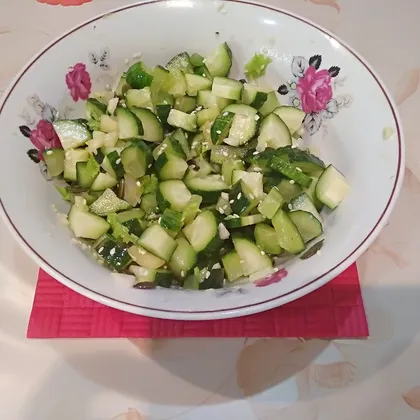 Салат зеленый из огурцов