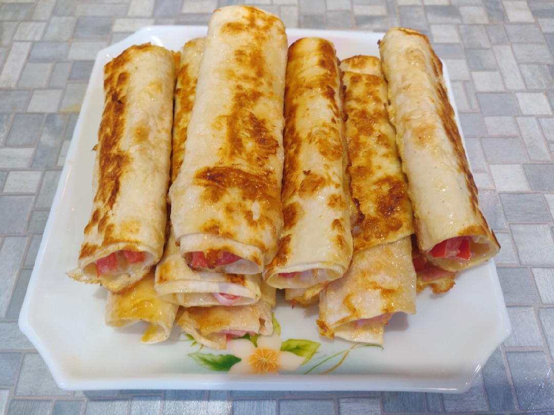 Трубочки из лаваша (с сыром, помидором и колбаской) 🧀🥙🌭