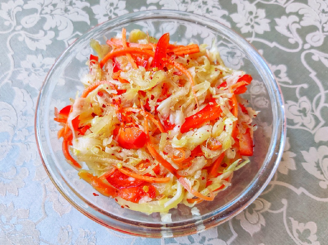 Салат из капусты с морковью и болгарским перцем