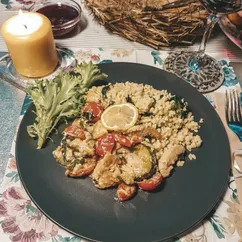 "Папарделле" из цуники с курицей и томатами под греческим соусом