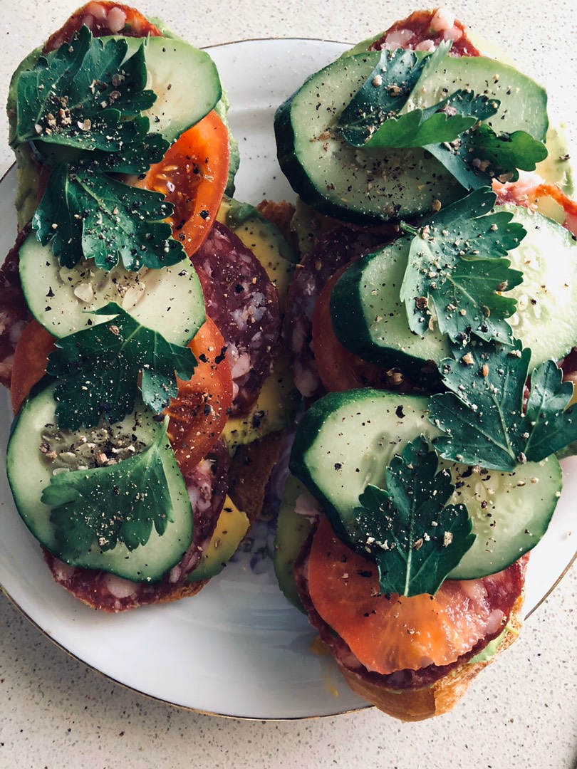 Брускетта по-калифорнийски